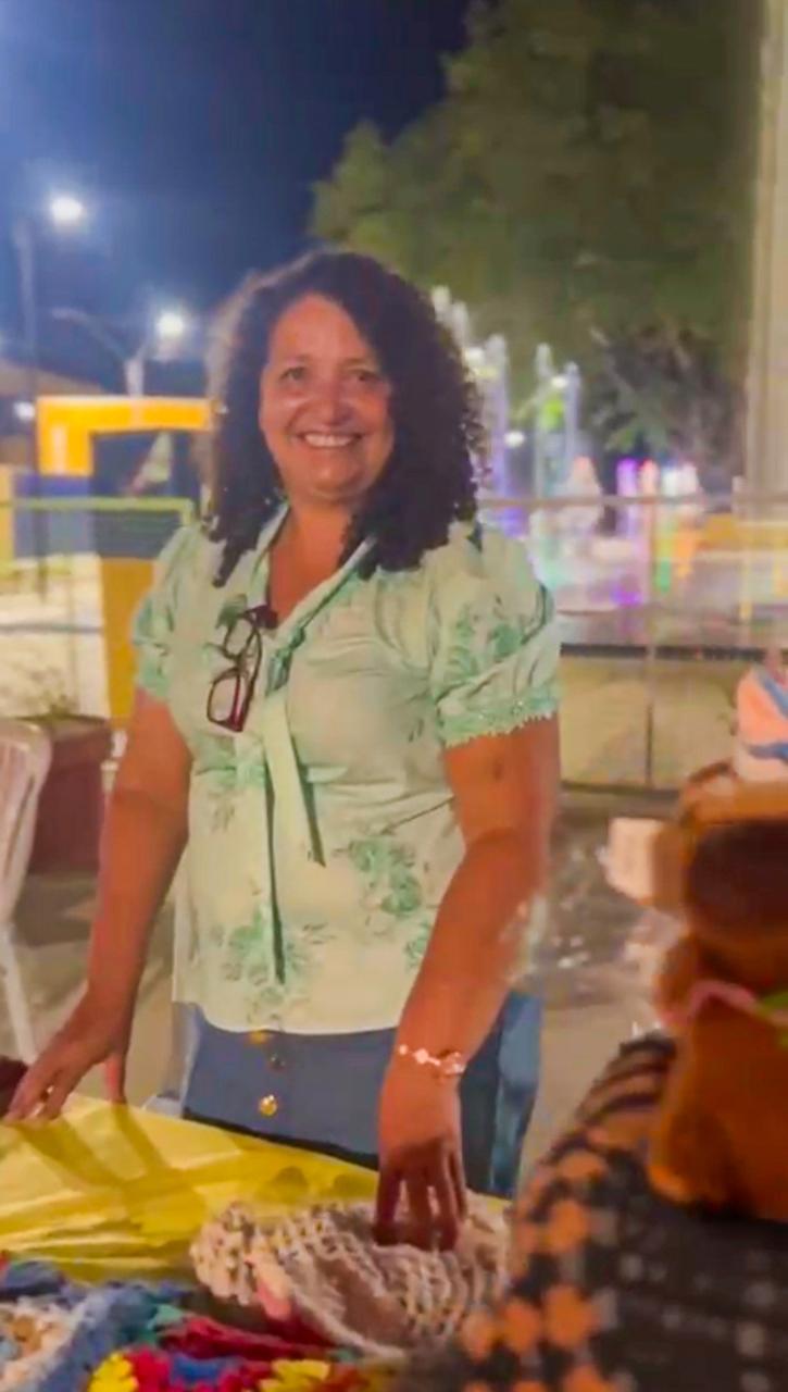 Feira Criativa movimenta a Praça Tomaz Laranjeiras com música, artesanato e gastronomia Feira Criativa movimenta a Praça Tomaz Laranjeiras com música, artesanato e gastronomia