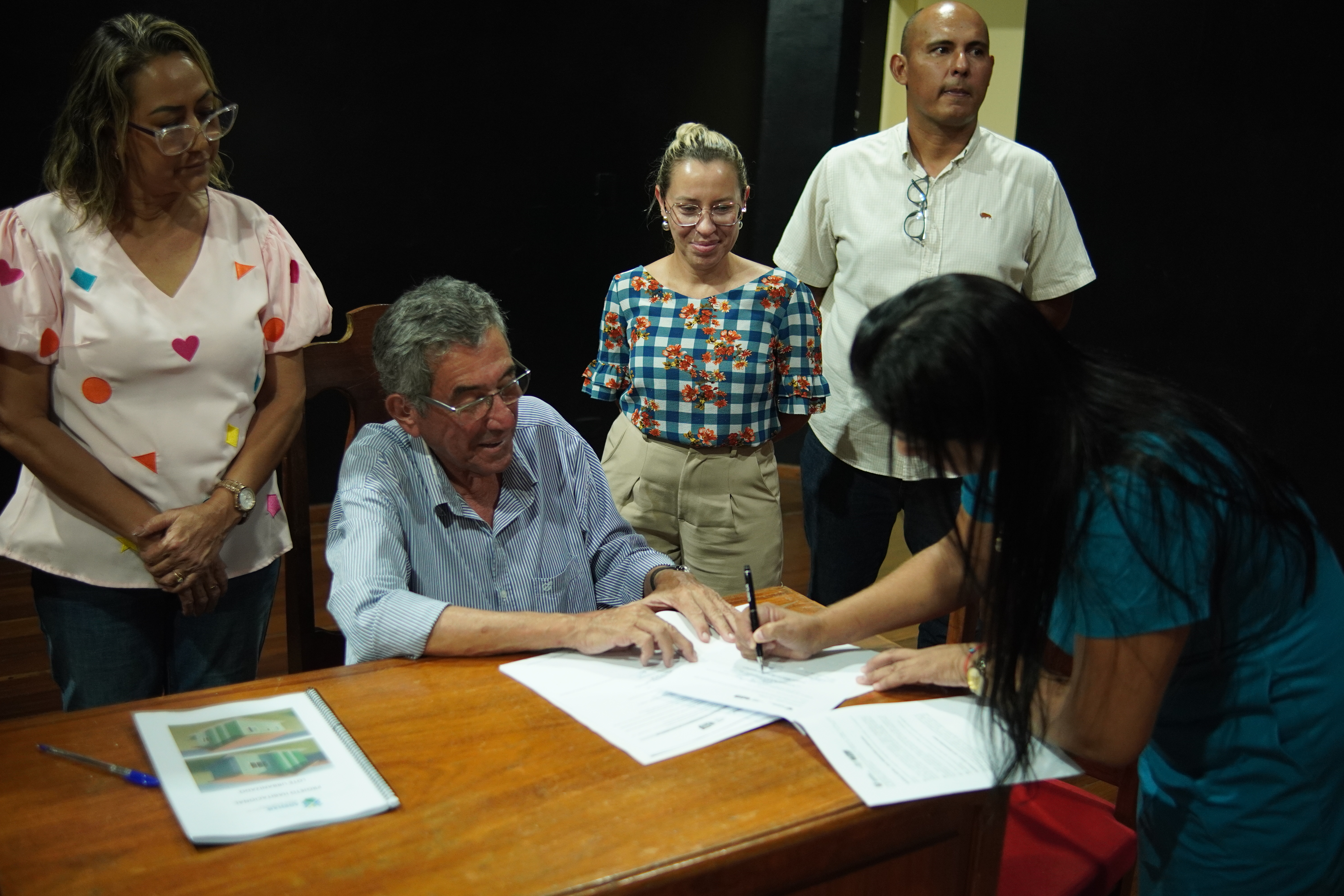 Assinatura de contratos marca início das obras do Projeto Lote Urbanizado – Dom Pepe Assinatura de contratos marca início das obras do Projeto Lote Urbanizado – Dom Pepe