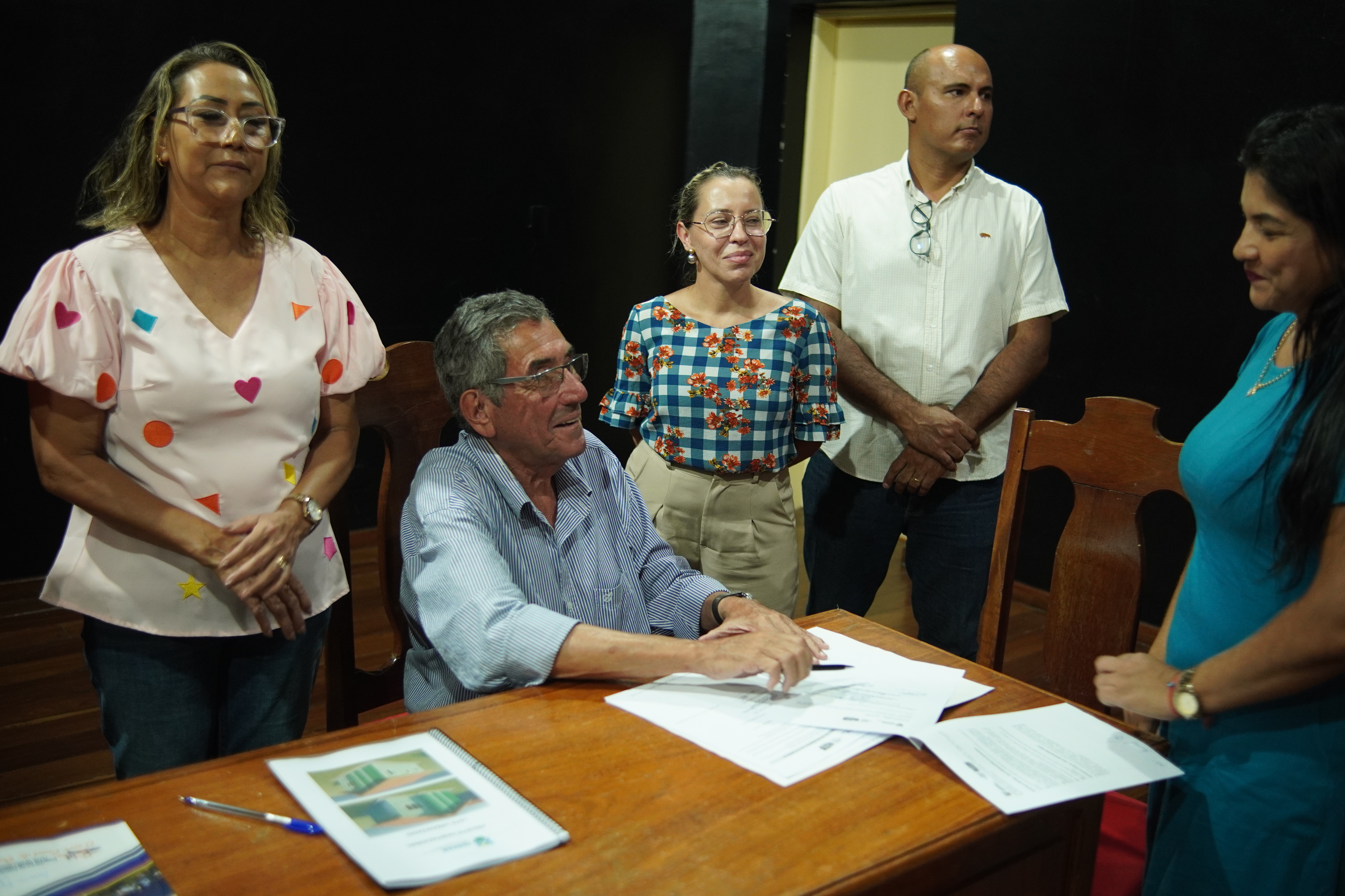 Assinatura de contratos marca início das obras do Projeto Lote Urbanizado – Dom Pepe Assinatura de contratos marca início das obras do Projeto Lote Urbanizado – Dom Pepe