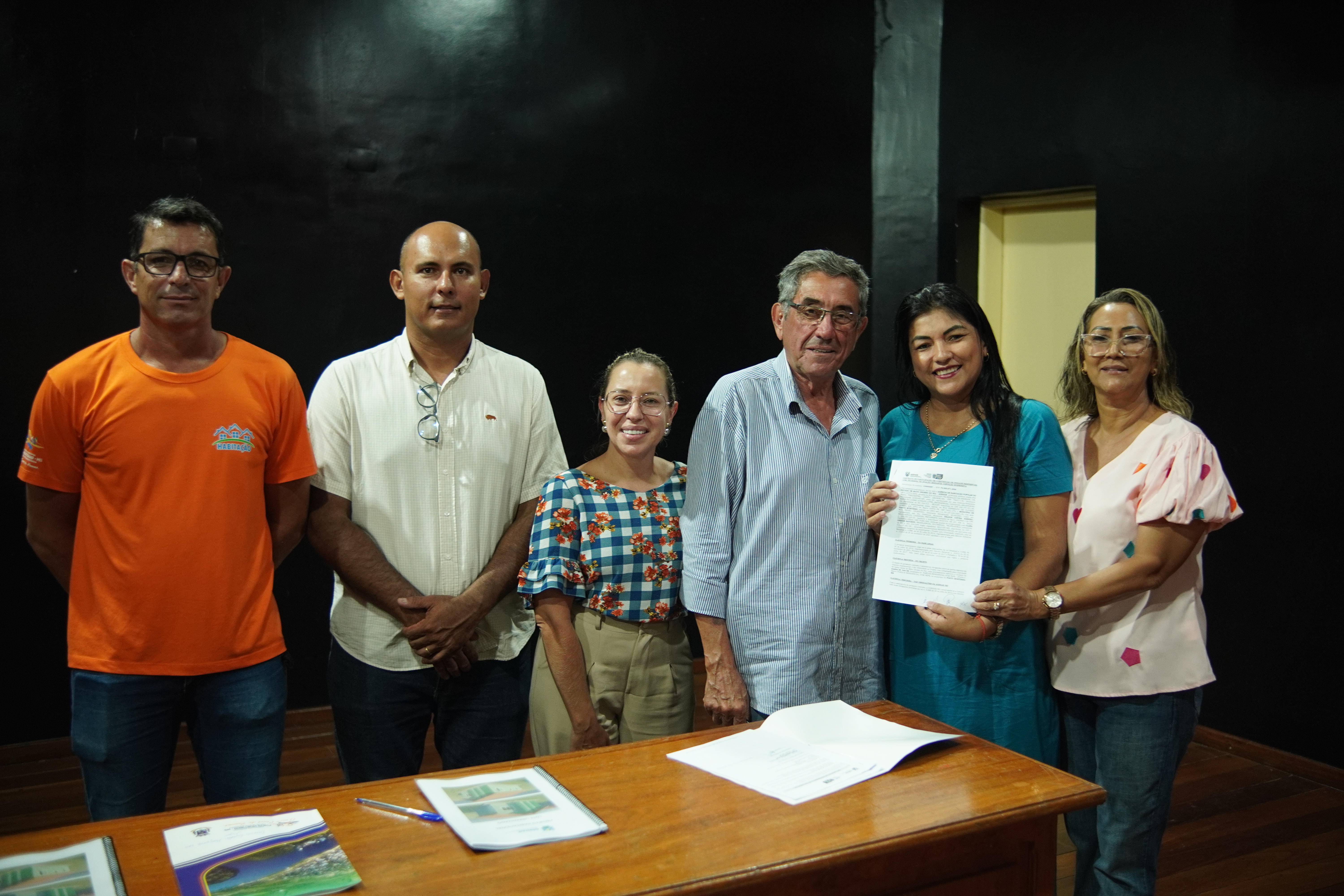 Assinatura de contratos marca início das obras do Projeto Lote Urbanizado – Dom Pepe Assinatura de contratos marca início das obras do Projeto Lote Urbanizado – Dom Pepe