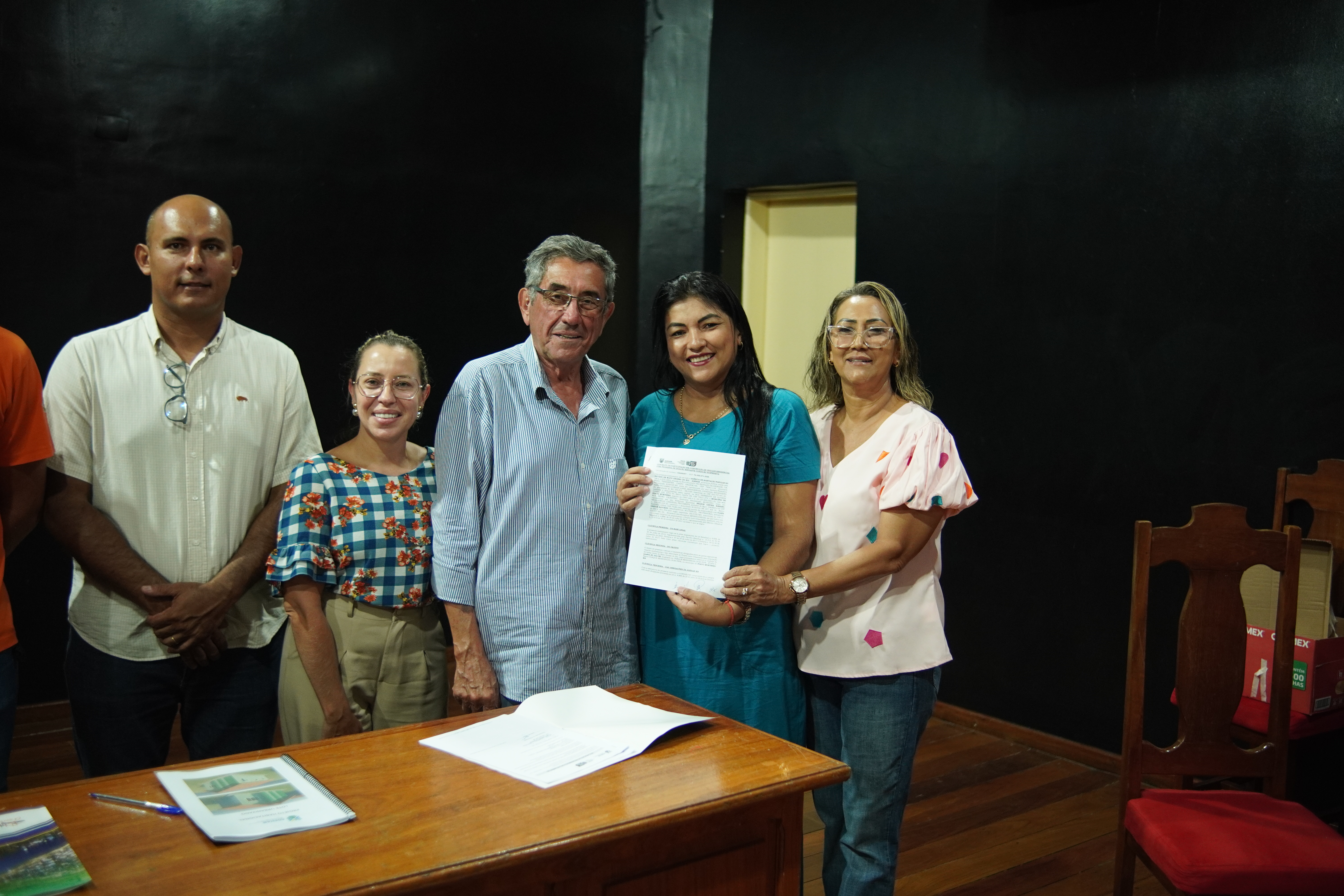 Assinatura de contratos marca início das obras do Projeto Lote Urbanizado – Dom Pepe Assinatura de contratos marca início das obras do Projeto Lote Urbanizado – Dom Pepe