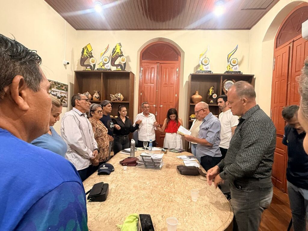 Prefeitura de Porto Murtinho promove reunião com pastores para dialogar sobre projetos sociais e eventos religiosos