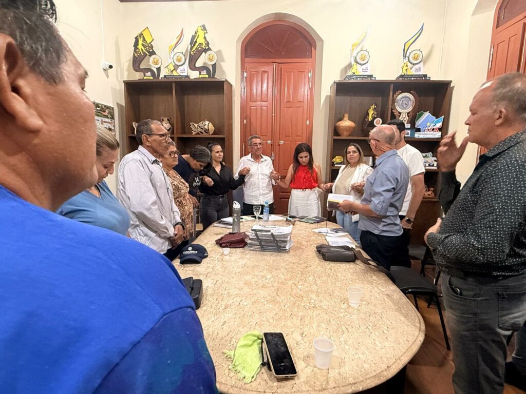 Prefeitura de Porto Murtinho promove reunião com pastores para dialogar sobre projetos sociais e eventos religiosos