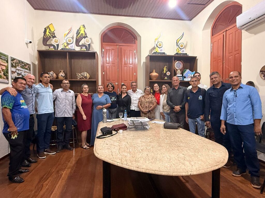 Prefeitura de Porto Murtinho promove reunião com pastores para dialogar sobre projetos sociais e eventos religiosos