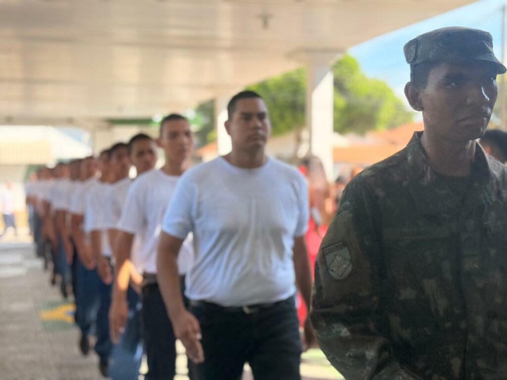 Formatura de incorporação marca início da jornada de novos soldados em Porto Murtinho