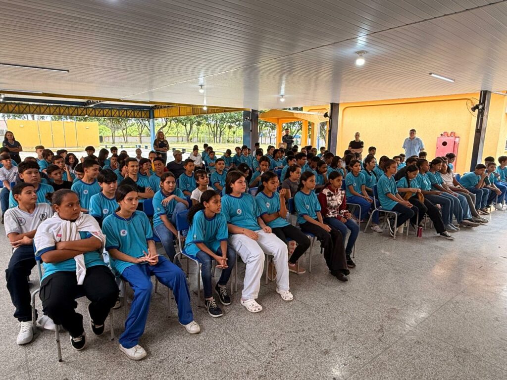 Educação no trânsito: alunos da Escola Cívico-Militar Cláudio de Oliveira participam de palestra de conscientização em Porto Murtinho