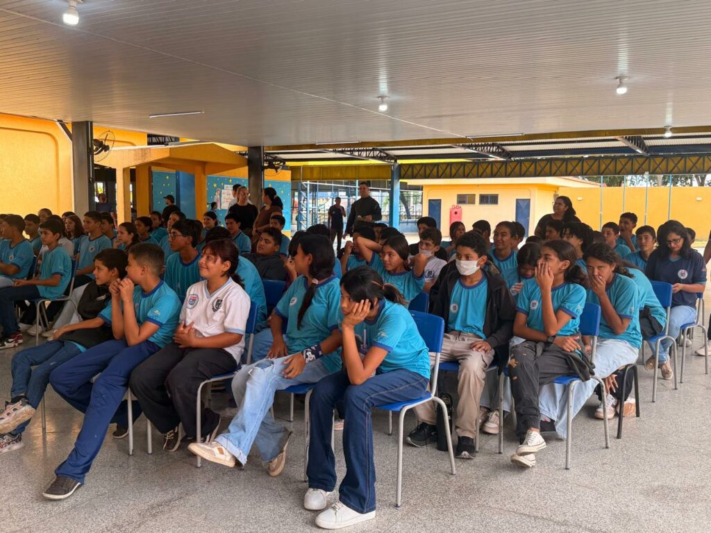 Educação no trânsito: alunos da Escola Cívico-Militar Cláudio de Oliveira participam de palestra de conscientização em Porto Murtinho