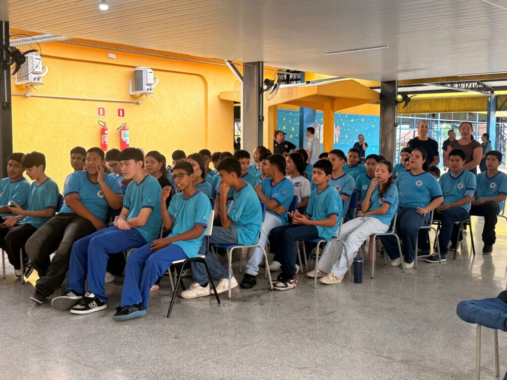 Educação no trânsito: alunos da Escola Cívico-Militar Cláudio de Oliveira participam de palestra de conscientização em Porto Murtinho