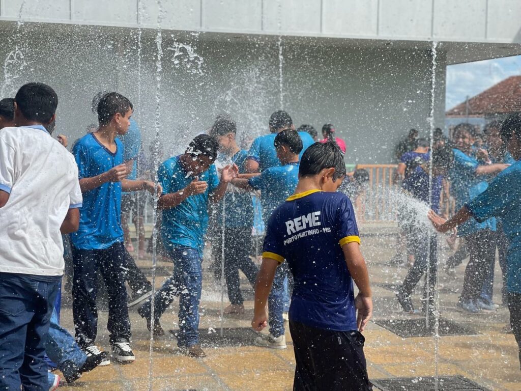 Caminhada escolar marca ação de conscientização pelo Dia Mundial da Água em Porto Murtinho Caminhada escolar marca ação de conscientização pelo Dia Mundial da Água em Porto Murtinho