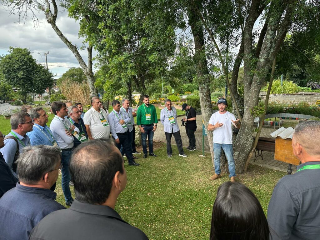 Prefeito Nelson Cintra busca referências para o futuro de Porto Murtinho em fase decisiva da Rota Bioceânica Prefeito Nelson Cintra busca referências para o futuro de Porto Murtinho em fase decisiva da Rota Bioceânica