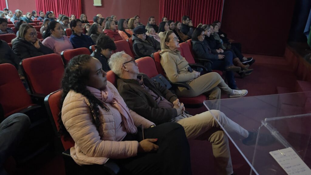 Avaliação do Plano Municipal de Educação é realizada no Cine Teatro Ney Machado Mesquita Avaliação do Plano Municipal de Educação é realizada no Cine Teatro Ney Machado Mesquita