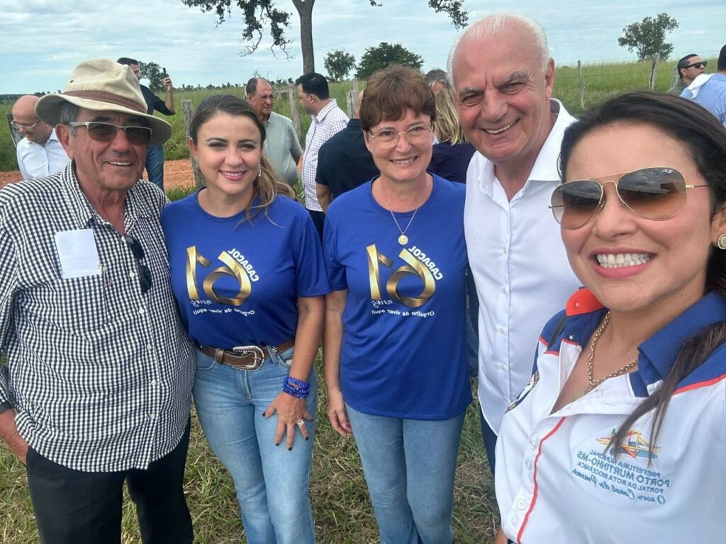 Prefeito Nelson Cintra prestigia aniversário de 61 anos de Caracol/MS