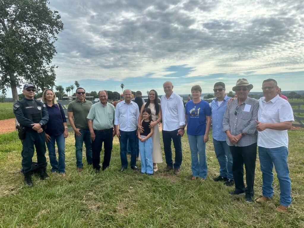 Prefeito Nelson Cintra prestigia aniversário de 61 anos de Caracol/MS