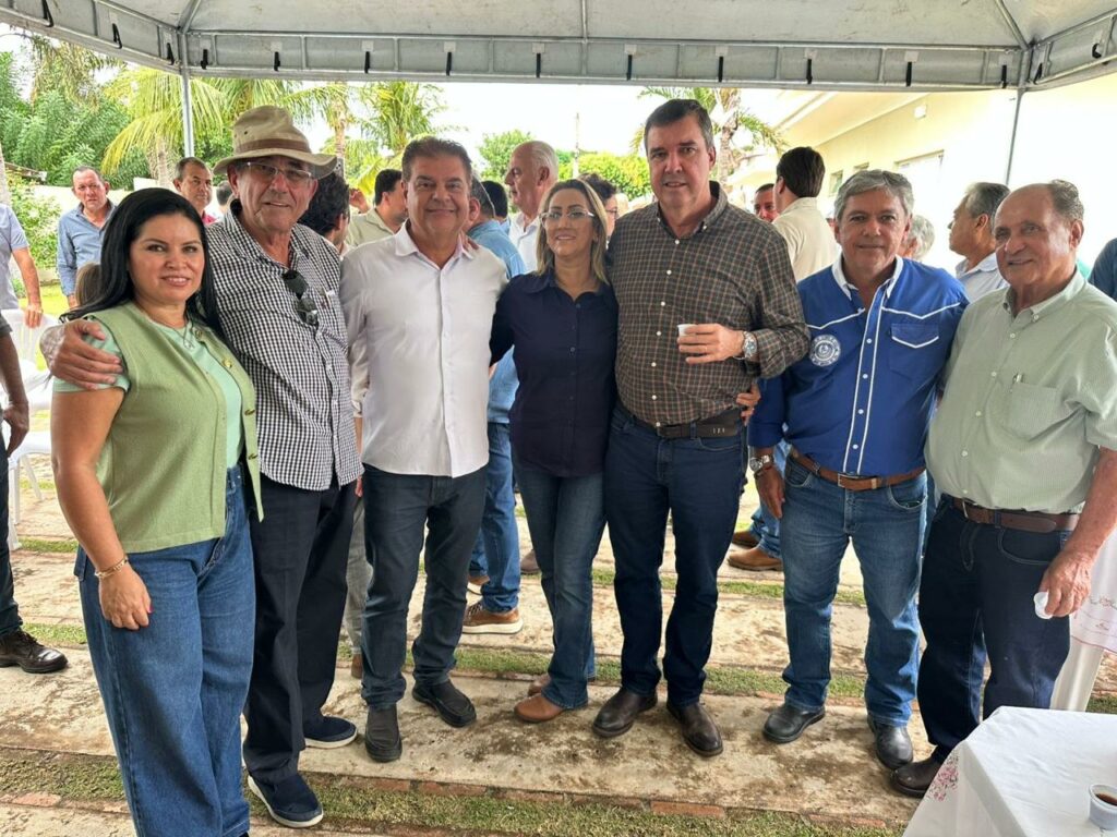 Prefeito Nelson Cintra prestigia aniversário de 61 anos de Caracol/MS