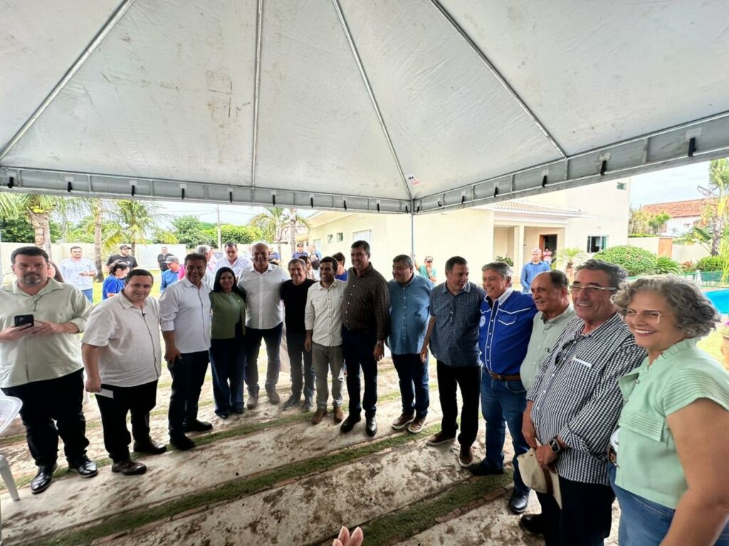 Prefeito Nelson Cintra prestigia aniversário de 61 anos de Caracol/MS