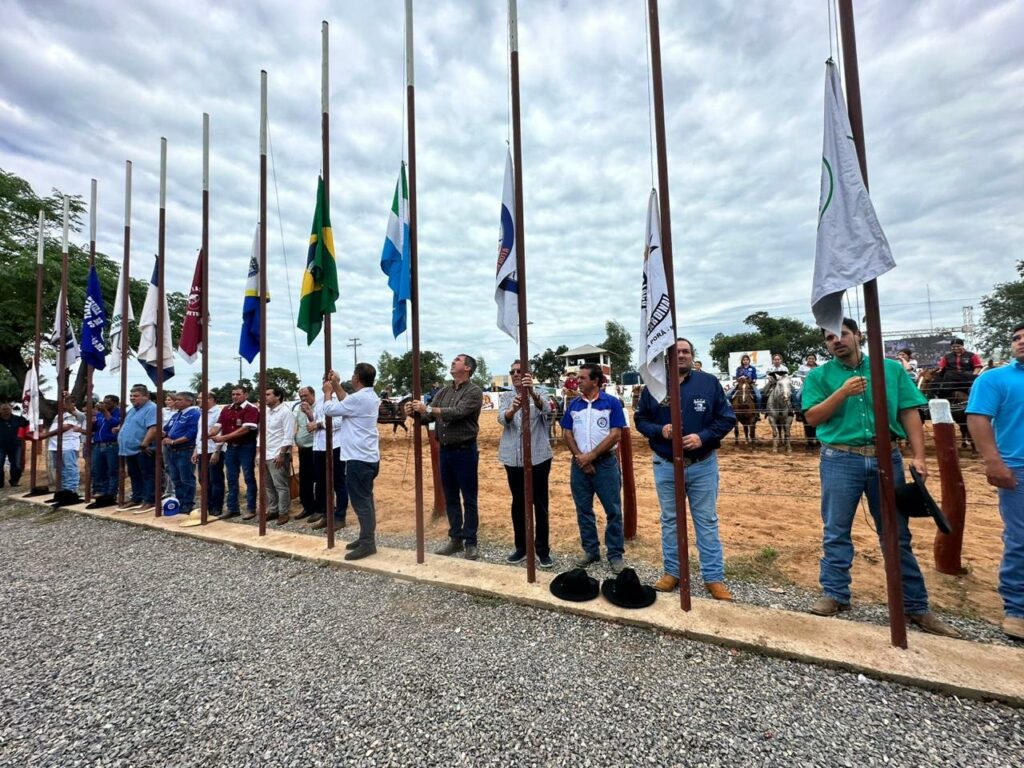 Prefeito Nelson Cintra prestigia aniversário de 61 anos de Caracol/MS