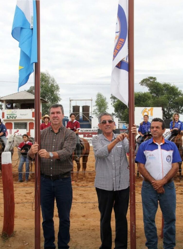 Prefeito Nelson Cintra prestigia aniversário de 61 anos de Caracol/MS
