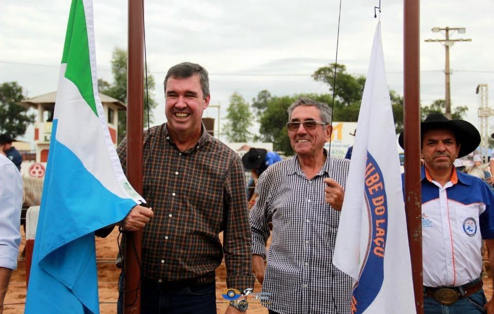 Prefeito Nelson Cintra prestigia aniversário de 61 anos de Caracol/MS