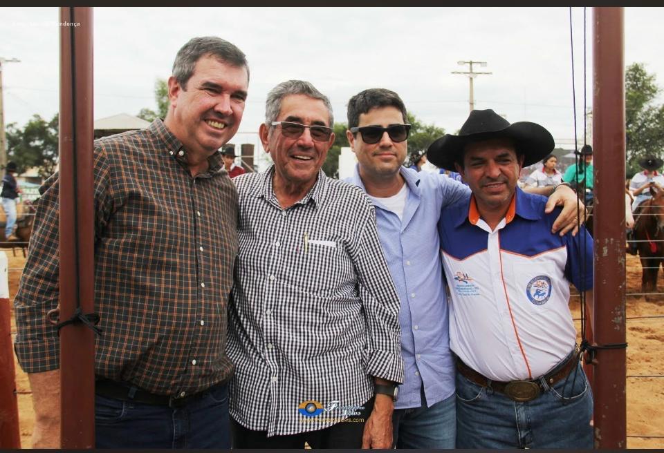Prefeito Nelson Cintra prestigia aniversário de 61 anos de Caracol/MS