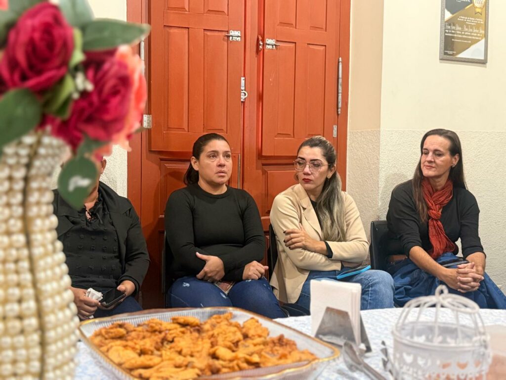 Prefeito Nelson Cintra homenageia mães do gabinete em café da manhã especial pelo Dia das Mães