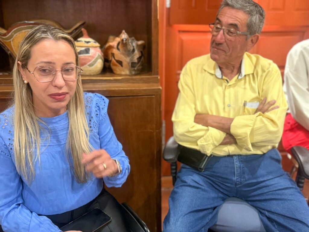 Prefeito Nelson Cintra homenageia mães do gabinete em café da manhã especial pelo Dia das Mães