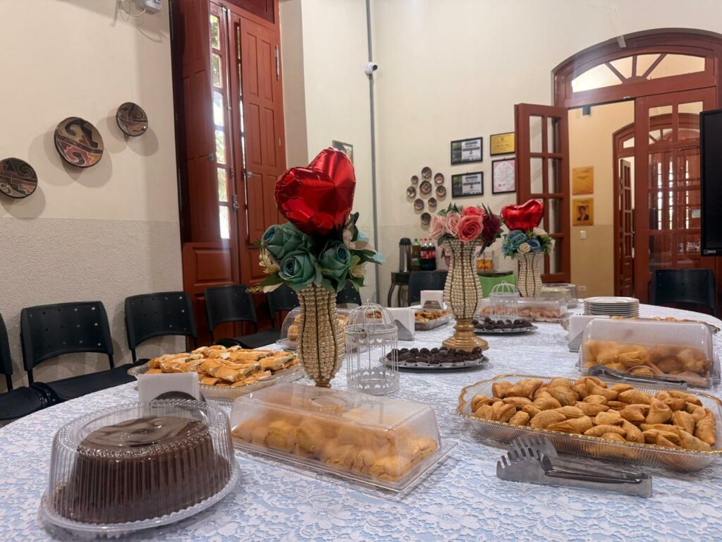 Prefeito Nelson Cintra homenageia mães do gabinete em café da manhã especial pelo Dia das Mães