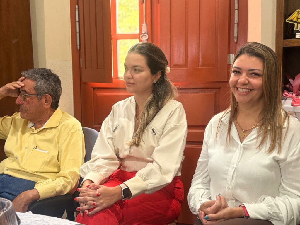 Prefeito Nelson Cintra homenageia mães do gabinete em café da manhã especial pelo Dia das Mães