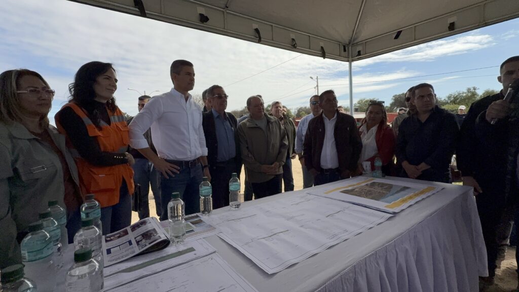 Prefeito Nelson Cintra acompanha visita do presidente do Paraguai às obras da Ponte Bioceânica