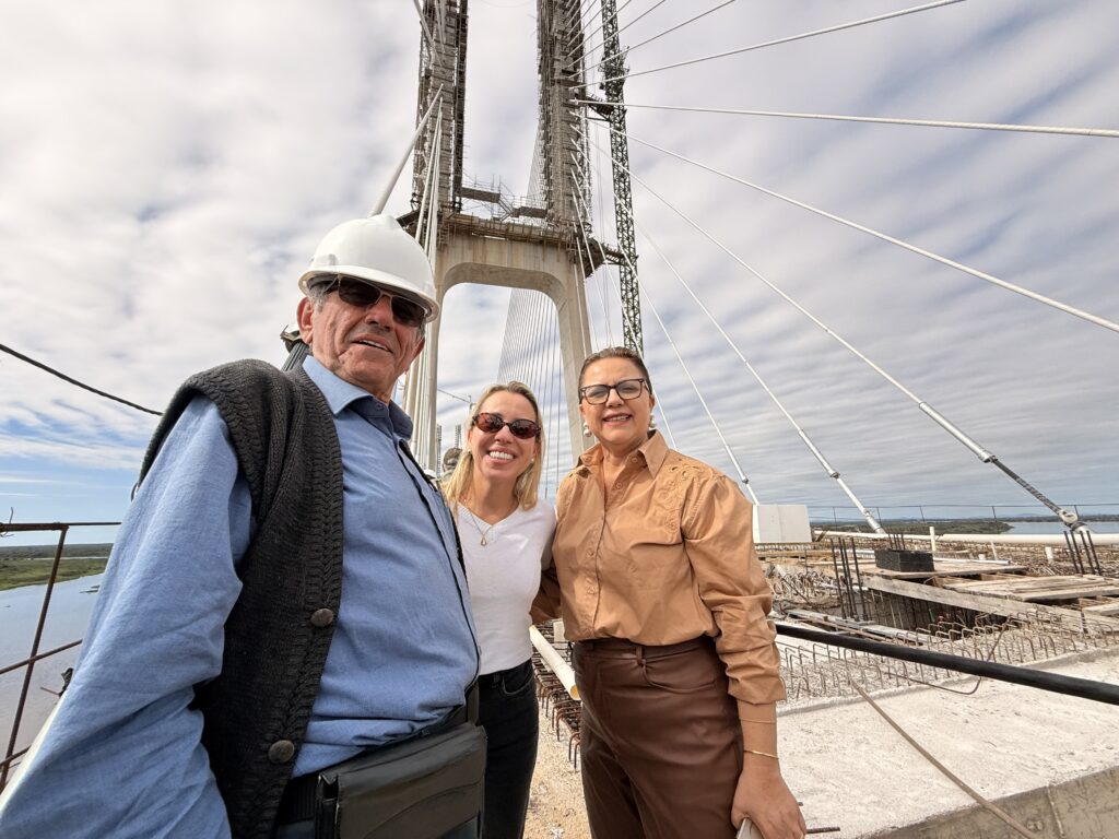 Prefeito Nelson Cintra acompanha visita do presidente do Paraguai às obras da Ponte Bioceânica