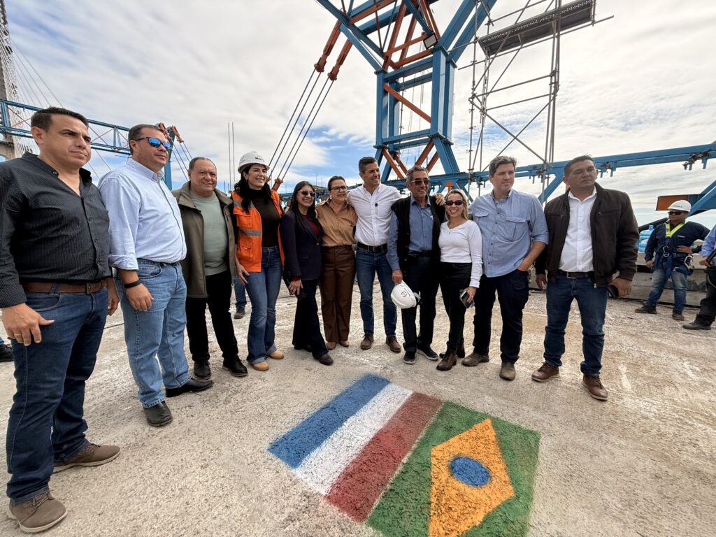 Prefeito Nelson Cintra acompanha visita do presidente do Paraguai às obras da Ponte Bioceânica