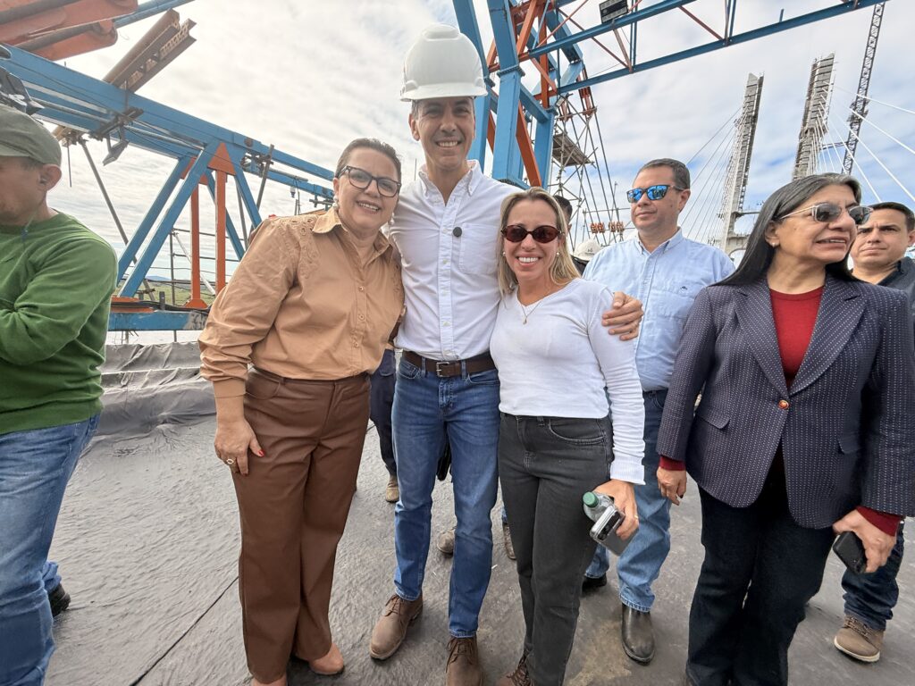 Prefeito Nelson Cintra acompanha visita do presidente do Paraguai às obras da Ponte Bioceânica