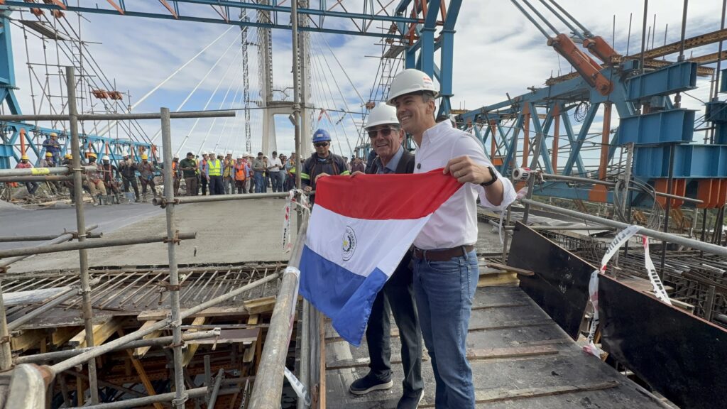 Prefeito Nelson Cintra acompanha visita do presidente do Paraguai às obras da Ponte Bioceânica