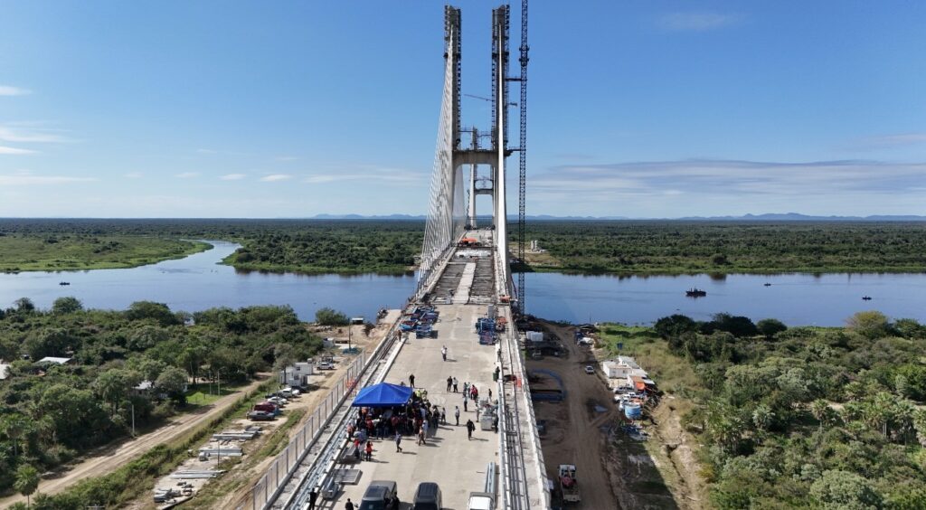 Prefeito Nelson Cintra acompanha visita do presidente do Paraguai às obras da Ponte Bioceânica