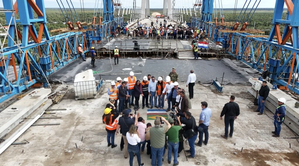 Prefeito Nelson Cintra acompanha visita do presidente do Paraguai às obras da Ponte Bioceânica