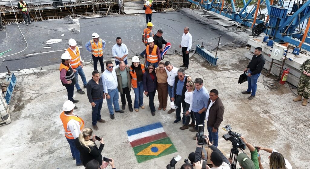 Prefeito Nelson Cintra acompanha visita do presidente do Paraguai às obras da Ponte Bioceânica