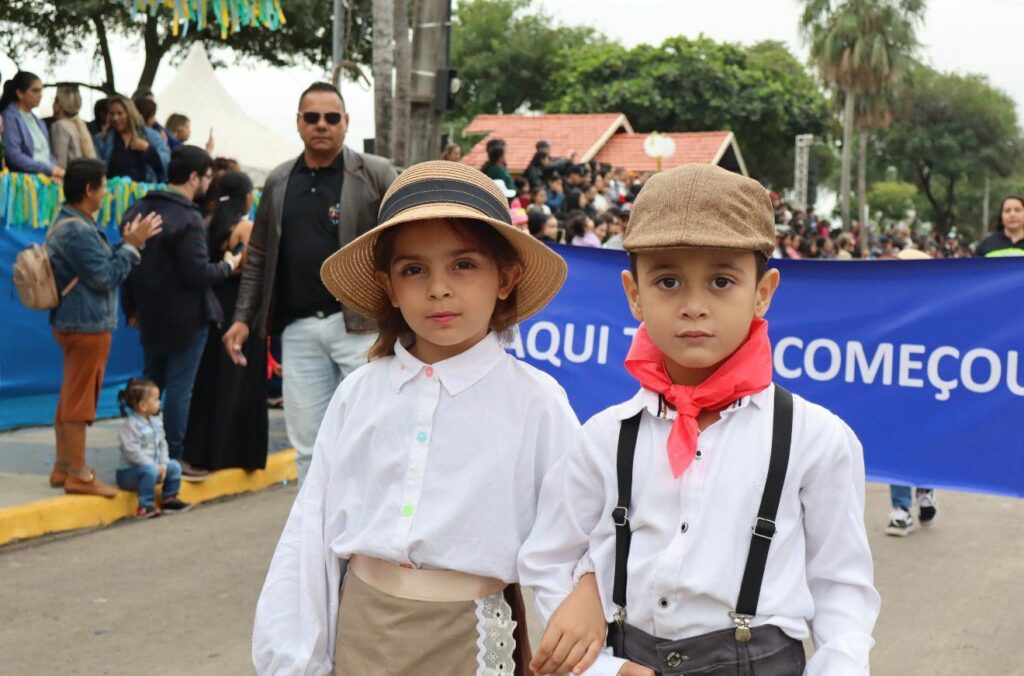 Porto Murtinho celebra 114 anos com desfile cívico, entregas e mais de R$ 72,9 milhões em investimentos do Governo do Estado