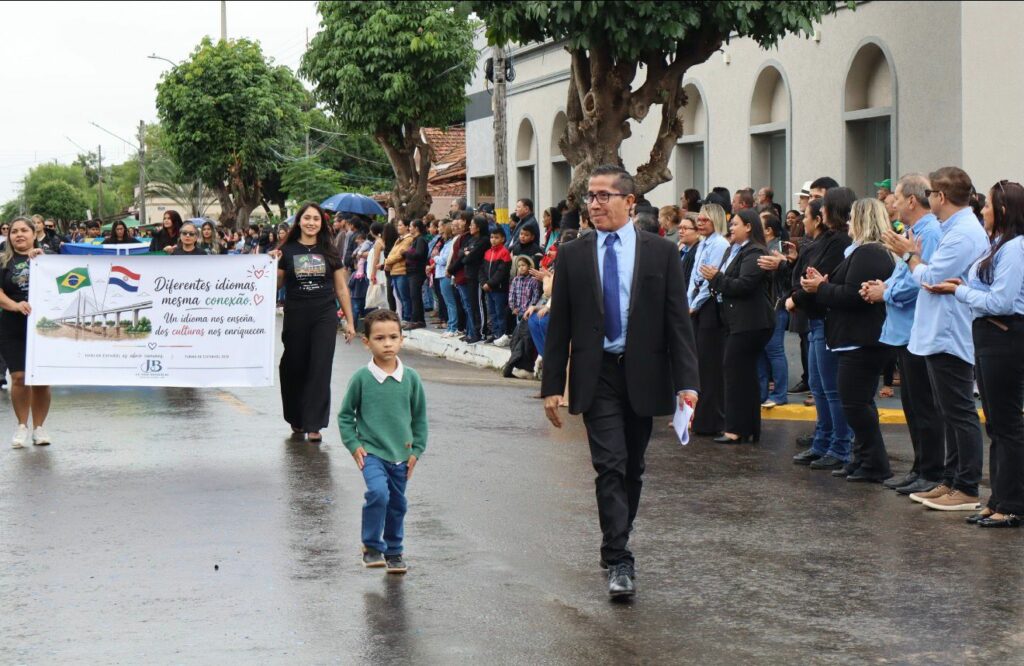 Porto Murtinho celebra 114 anos com desfile cívico, entregas e mais de R$ 72,9 milhões em investimentos do Governo do Estado