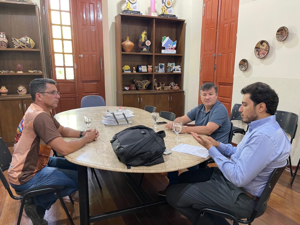 Regularização fundiária é tema de reunião no gabinete do prefeito Nelson Cintra Regularização fundiária é tema de reunião no gabinete do prefeito Nelson Cintra