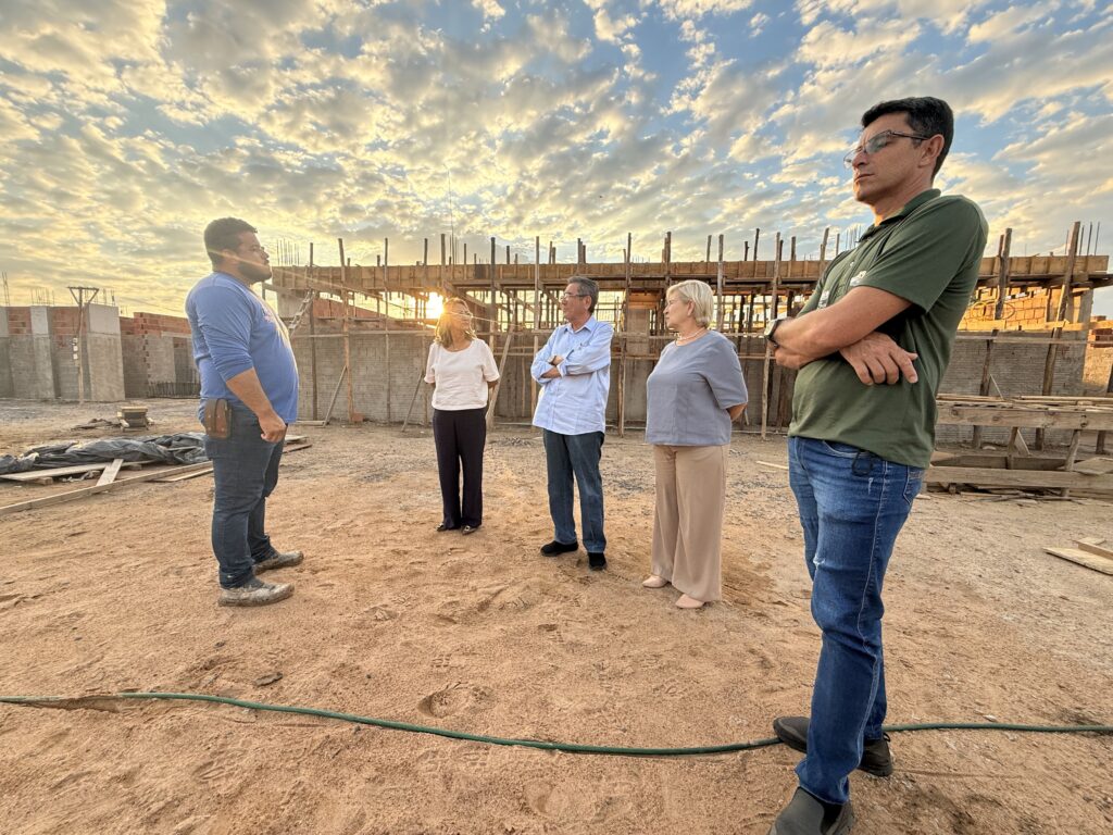 Visita técnica acompanha andamento de obras habitacionais e empreendimentos em Porto Murtinho