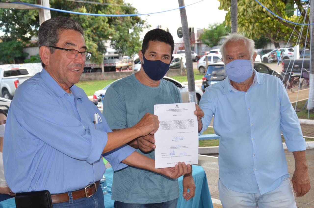 Prefeito de Porto Murtinho Nelson Cintra(PSDB) assinou convÃªnios de mais de trÃªs milhÃµes de reais, R$ 2 milhÃµes e dez reais, para obras de asfalto em 09 quadras no Bairro Aparecida, beneficiando o setor turÃ­stico de pousadas