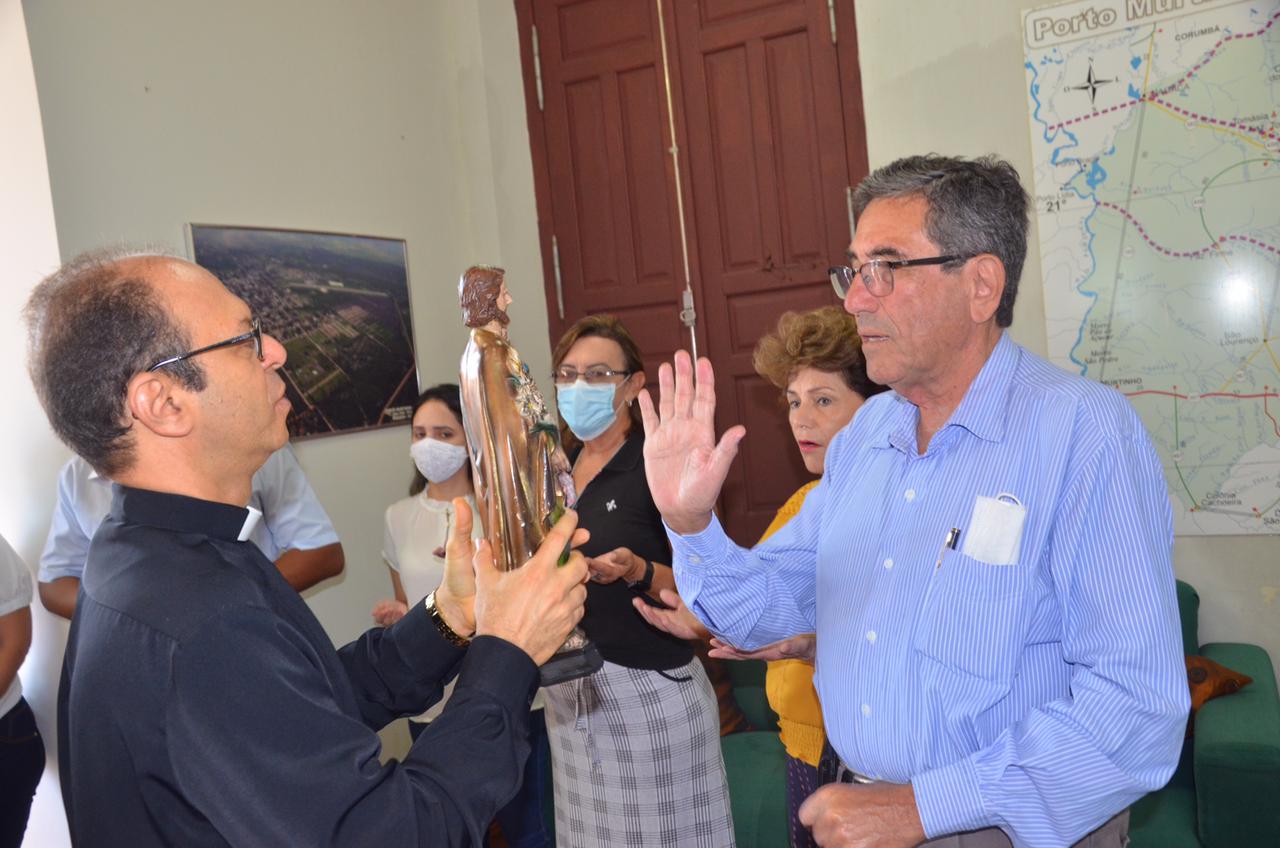 PADRE MATHEUS FERREIRA FAZ VISITA À PREFEITURA DE PORTO MURTINHO PADRE MATHEUS FERREIRA FAZ VISITA À PREFEITURA DE PORTO MURTINHO