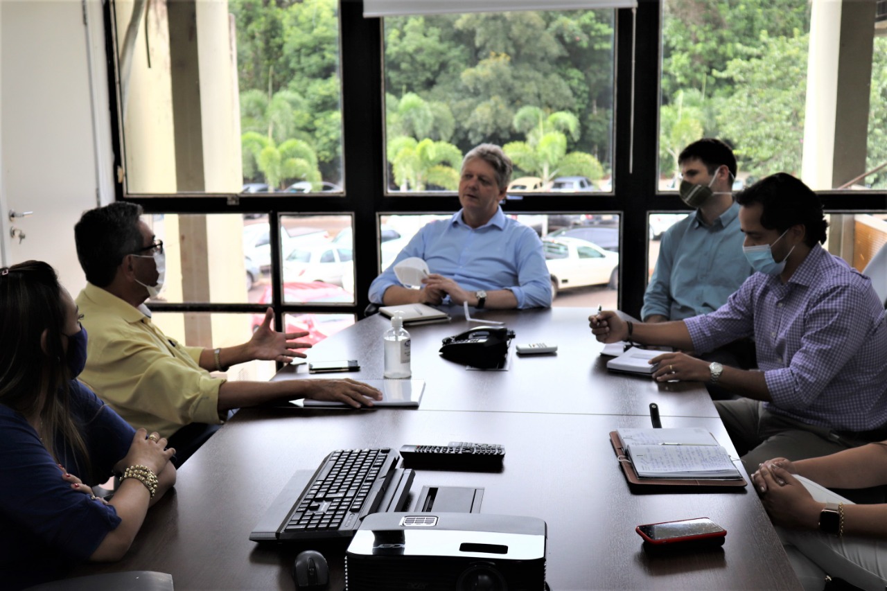 Em agenda na capital, prefeito de Porto Murtinho, Nelson Cintra se reuniu com SecretÃ¡rio Jaime Verruck, da Semagro para tratar de aÃ§Ãµes que beneficiaram o municÃ­pio