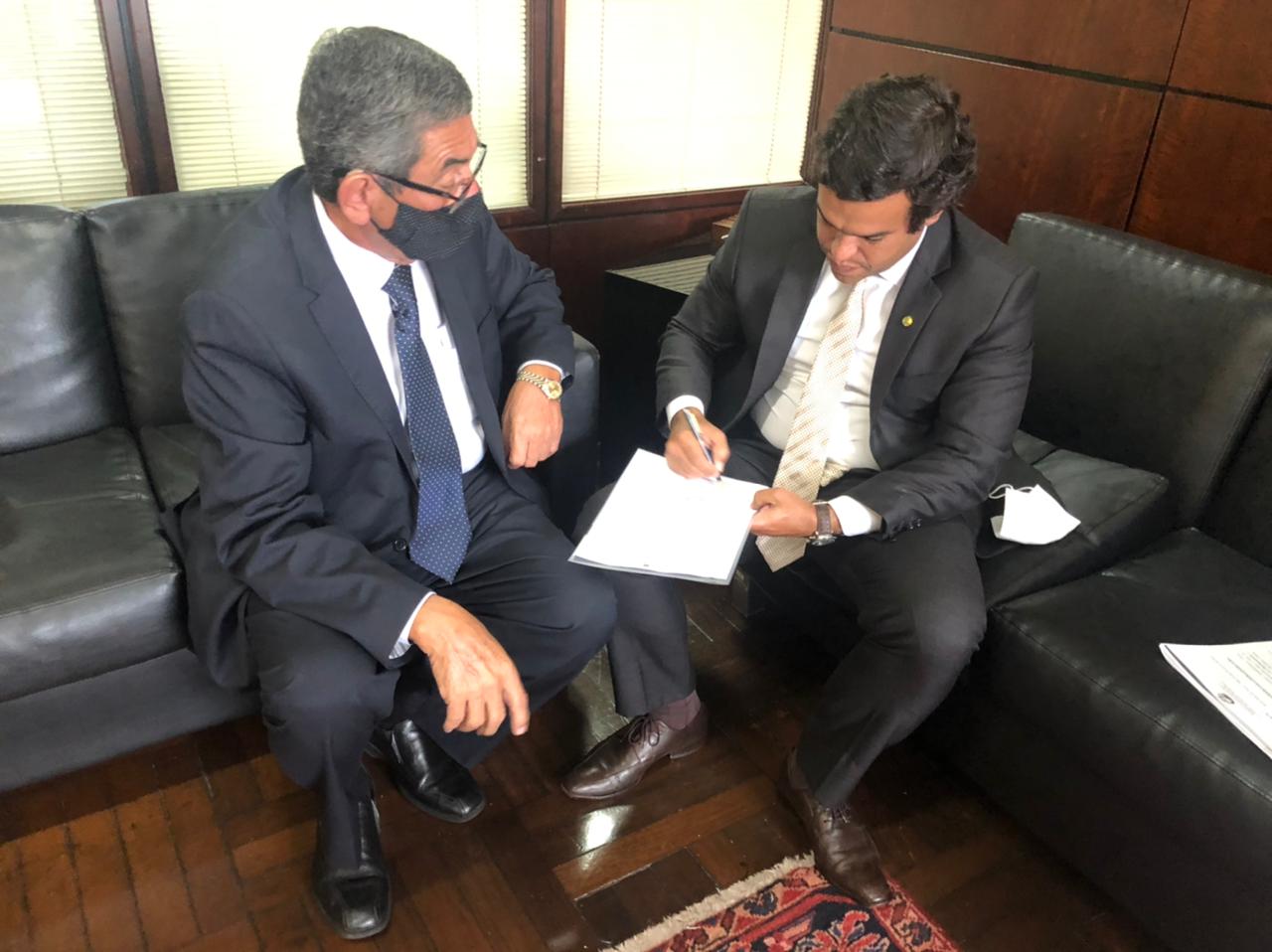 Em agenda em BrasÃlia, Prefeito Sr. Nelson Cintra se reúne com Deputado Federal Beto Pereira Em agenda em BrasÃlia, Prefeito Sr. Nelson Cintra se reúne com Deputado Federal Beto Pereira
