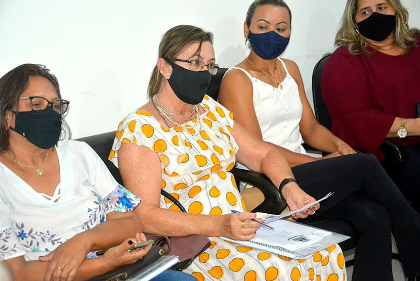 SecretÃ¡ria de EducaÃ§Ã£o -Rita Padilha se reÃºne com vereadores municipais para apresentar plano escolar 2021