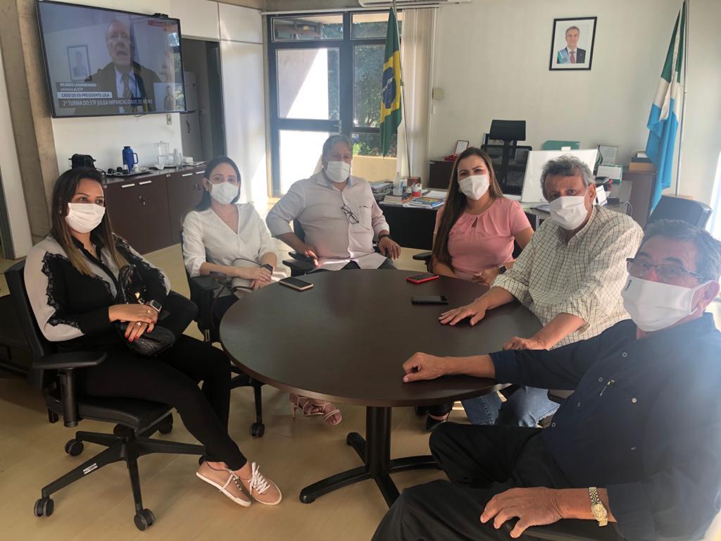 Prefeito em exercÃ­cio Sr. Nelson Cintra e sua equipe participam de reuniÃ£o na Secretaria Estadual de SaÃºde nesta terÃ§a-feira