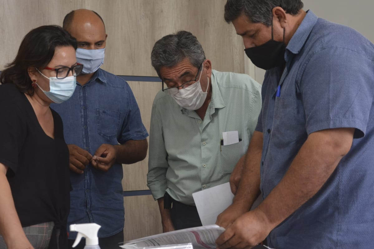 Prefeito Sr. Nelson Cintra participa de audiência com empresários murtinhenses e vereadores nesta terça-feira (16/03) Prefeito Sr. Nelson Cintra participa de audiência com empresários murtinhenses e vereadores nesta terça-feira (16/03)