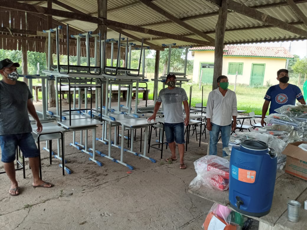 Secretaria Municipal de Educação realiza entrega de materiais escolares à s escolas indÃgenas Secretaria Municipal de Educação realiza entrega de materiais escolares à s escolas indÃgenas