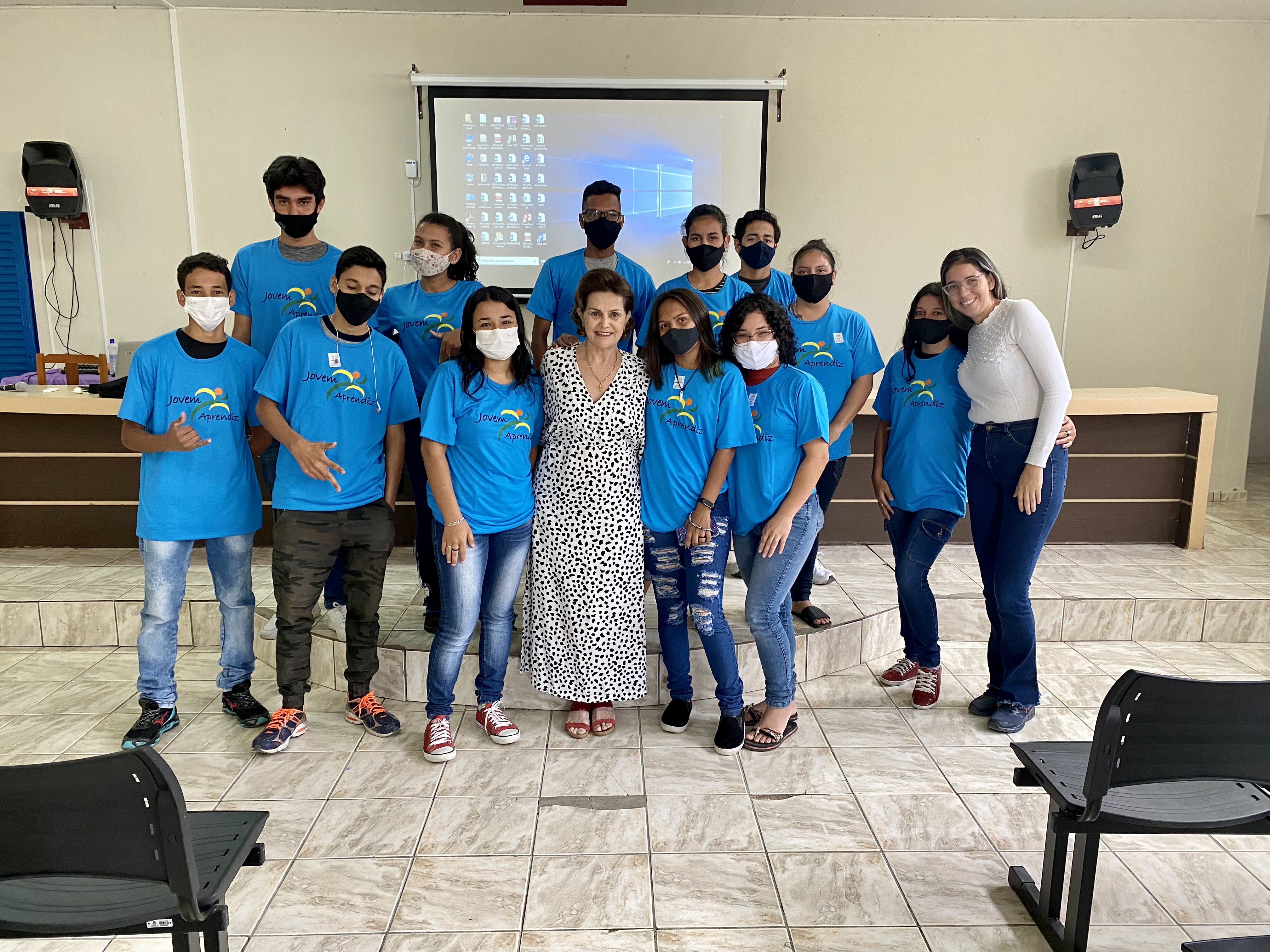 Programa Jovem Aprendiz Ã© contemplado com novos uniformes