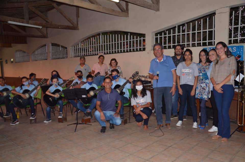 Prefeitura realiza entrega de instrumentos musicais para banda musical de Porto Murtinho.
