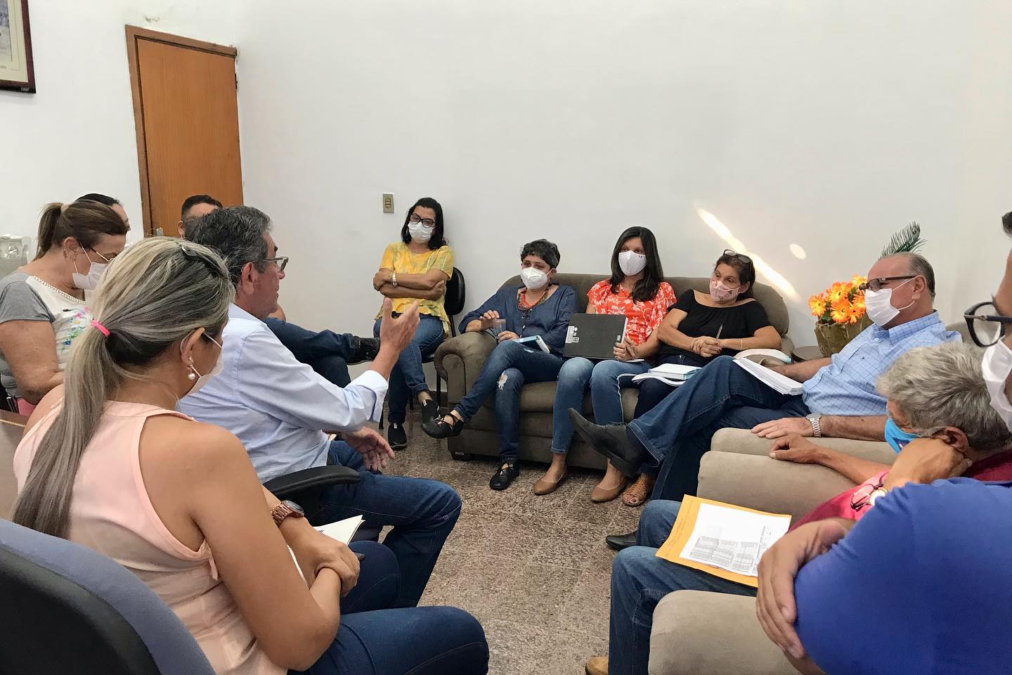 Prefeito de Porto Murtinho recebe representantes da FETEMS e SIMTED para tratar do reajuste salarial da categoria